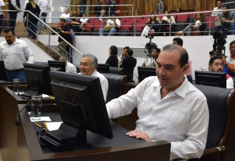 Usará Felipe Cervera un antiguo fideicomiso para cubrir su mala administración del Congreso