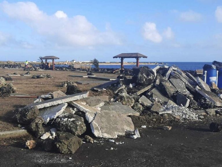 Tonga recibe primera ayuda humanitaria tras erupción volcánica