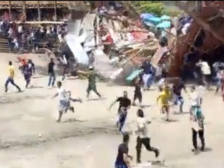 Se derrumba una plaza de toros en Colombia, hay fallecidos