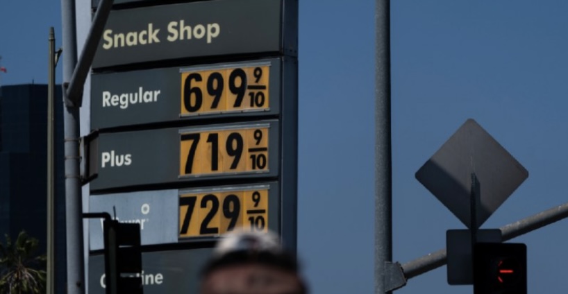 Aumento en el precio de la gasolina en Estados Unidos rompe récord superando los 5 dólares