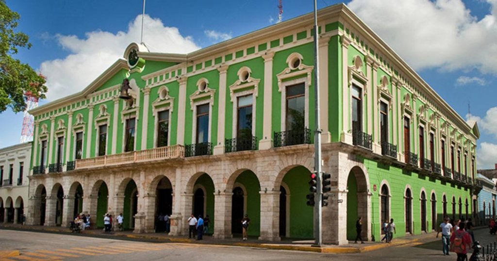 Trabajadores estatales reciben aumento salarial 