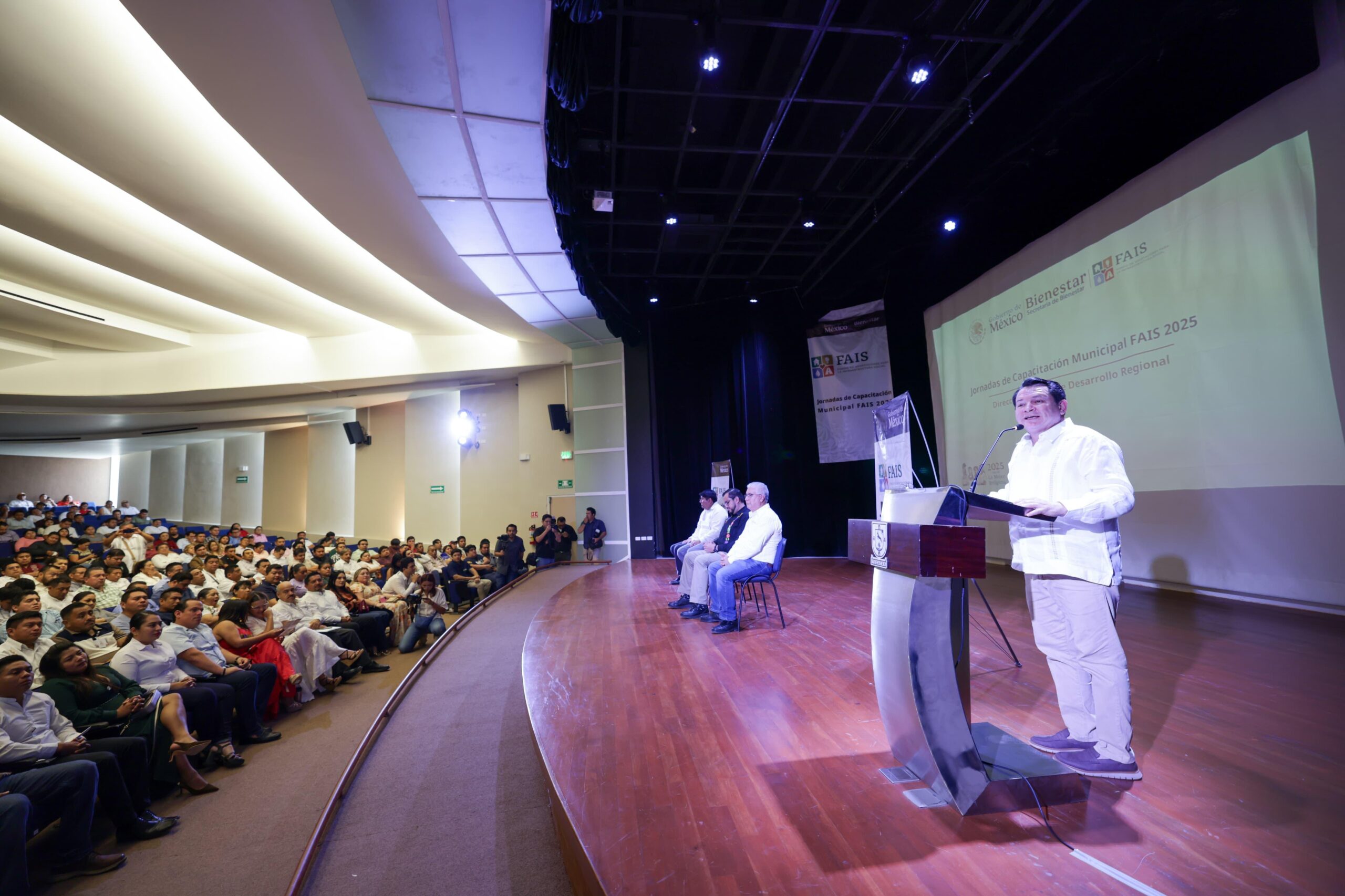 Capacitan a ayuntamientos para un manejo de recursos públicos en favor de las comunidades de Yucatán